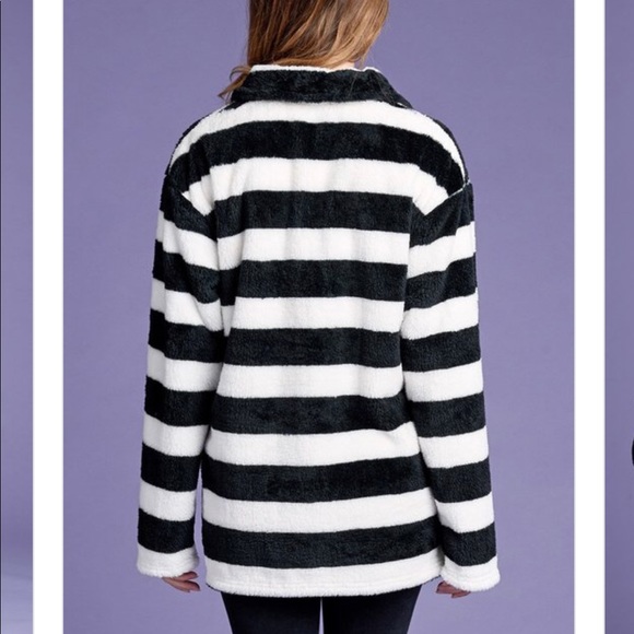 ✨LAST 2 Black & White half zip pullover pockets - Picture 6 of 6